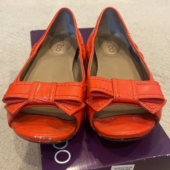 Coral bow peep toe flats by Me too. Size 7.5 - Picture 2 of 5